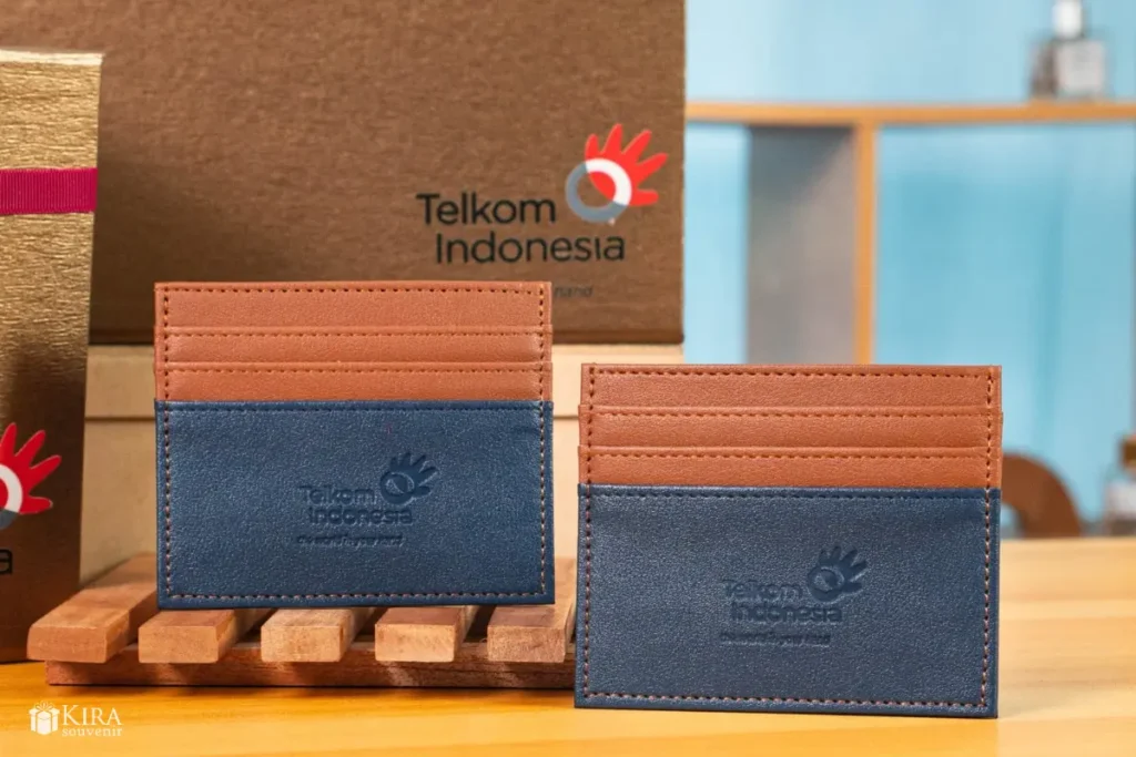card holder custom untuk souvenir rapat kerja
