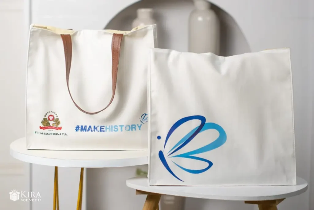 goodie bag custom untuk souvenir outing kantor