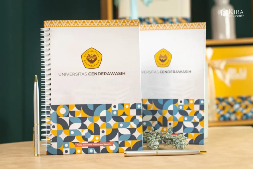 buku agenda dan pulpen custom untuk souvenir ulang tahun perusahaan