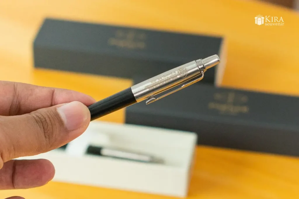 pulpen custom-souvenir untuk pejabat