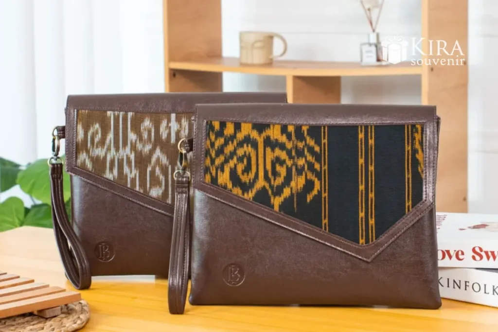 souvenir pouch batik