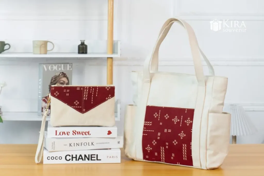 Tote Bag atau Pouch Eksklusif