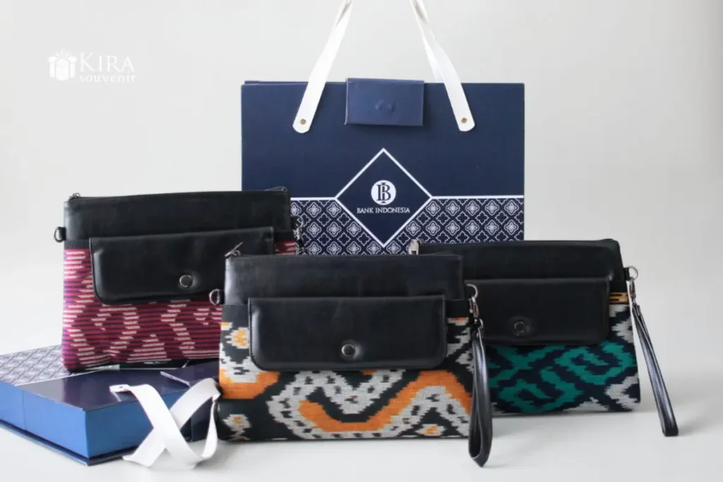 souvenir dinas-pouch songket