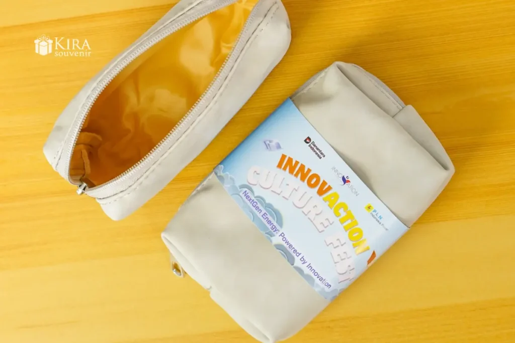 Souvenir Event Kampus-Pouch Multifungsi