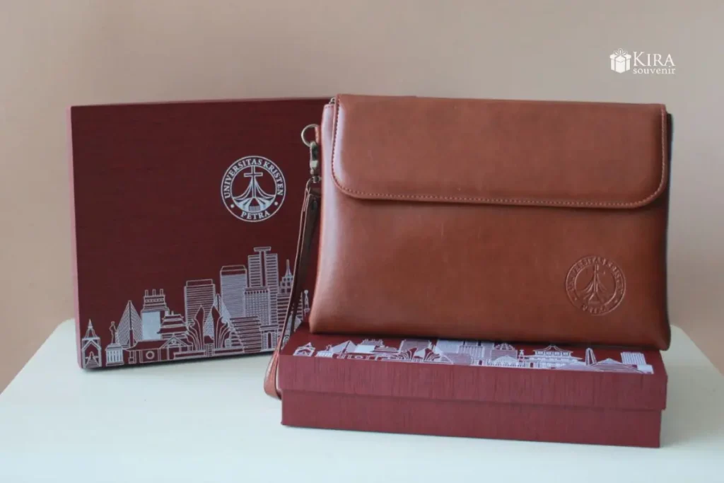 clutch bag custom logo