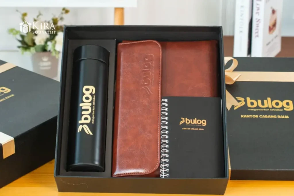 Paket Pouch Kulit dan Tumbler Suhu